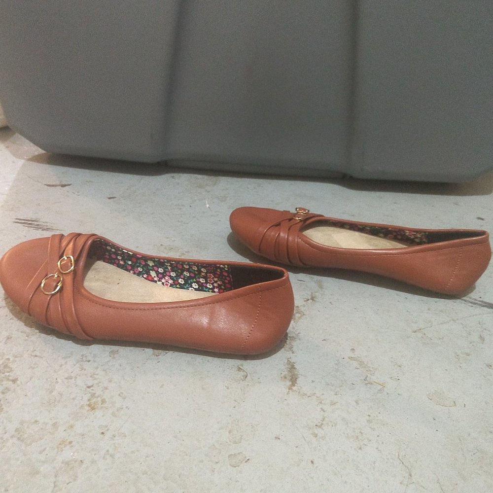 Adorable Brown Flats